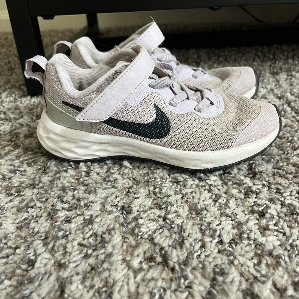Nike Girls Revolution sneaker Violet Frost/Thunder Blue, little kid size 11C